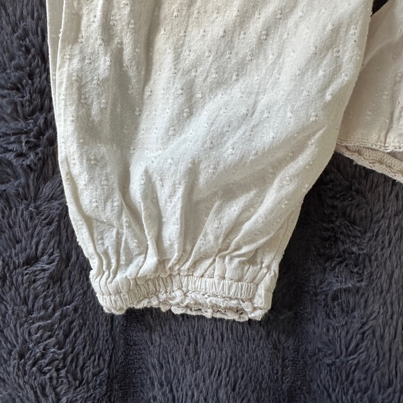 American Eagle Outfitters Swiss Dot Peasant Blouse in Cream Color Size Medium - Picture 5 of 9